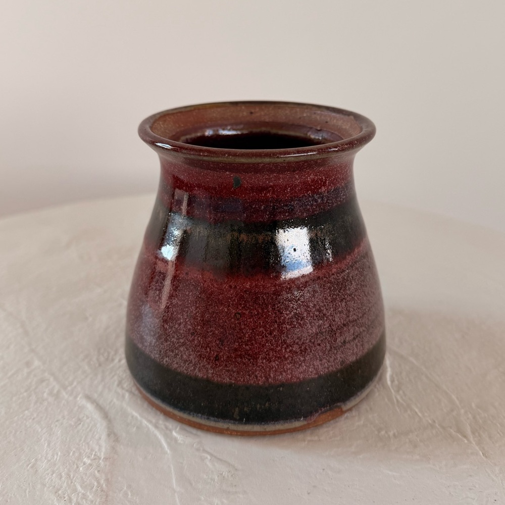 SMALL STUDIO POTTERY EGGPLANT PURPLE/BLACK GLAZED VASE BOHO COTTAGE-CORE SIGNED - Picture 3 of 7